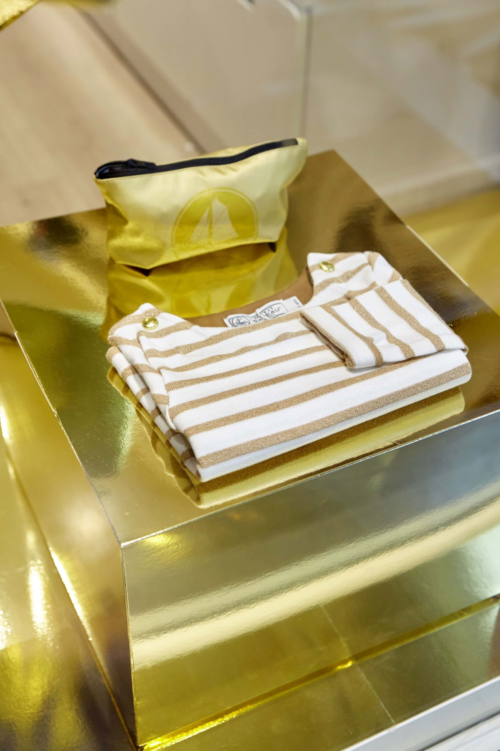 Lucieconan-Vitrine-Graphisme-Paris-Retail-PetitBateau-Iconicolor-2